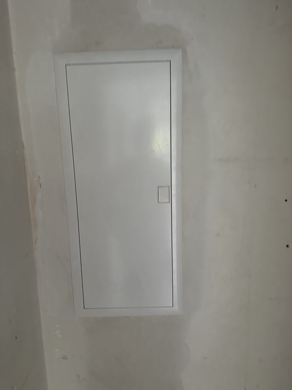 Afgewerkt verdeelbord, netjes weggewerkt in de wand